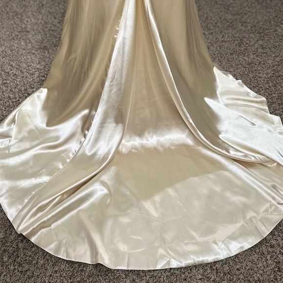 Sheath Bridesmaid Dress V Neck Spaghetti Strap Size 8 - Picture 9 of 11